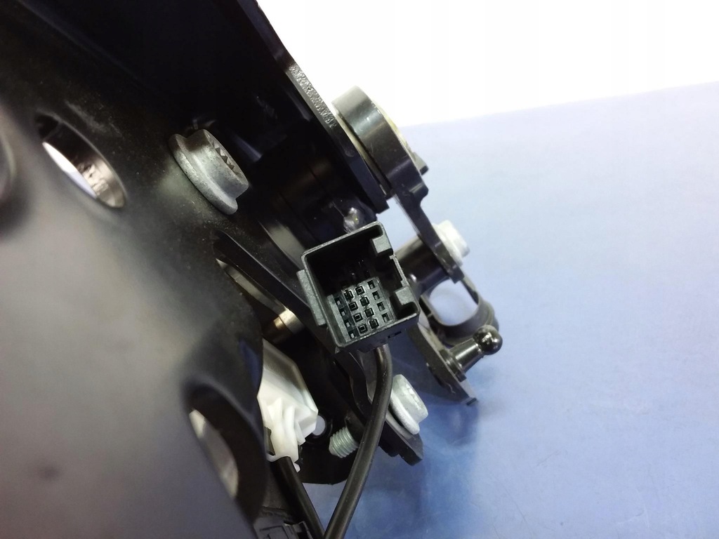 фото №4, Audi a7 4g привід задній кришки лівий 4g8827851b