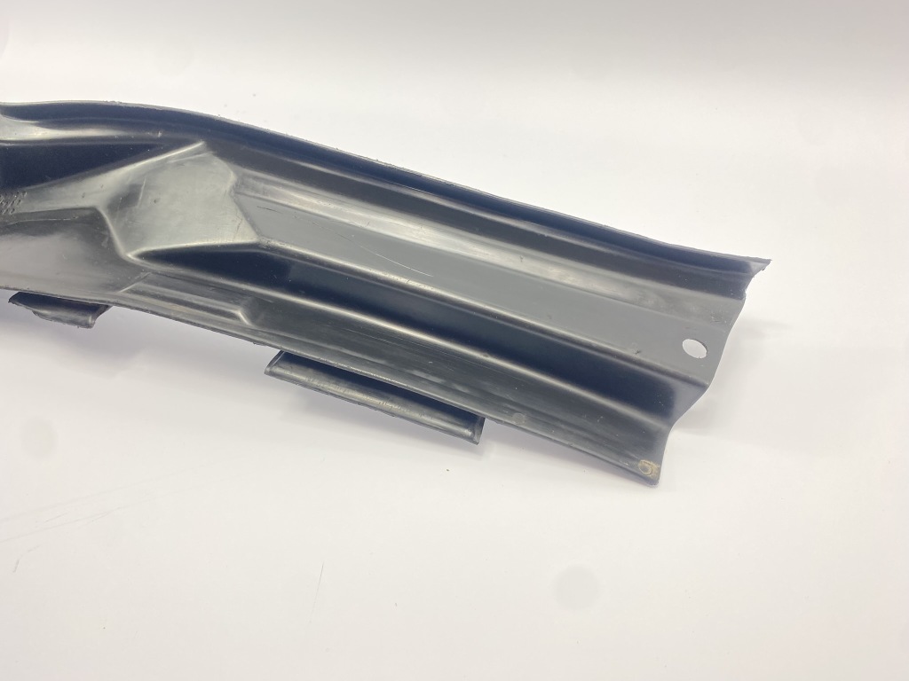 Жабо пластик ліва сторона mercedes w126 1268300113 Зі Шроту