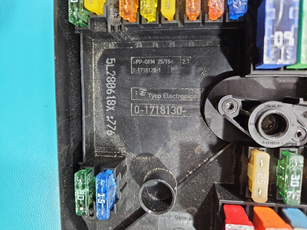 фото №7, Коробка запобіжників vw caddy iii 2k 1k0937629c