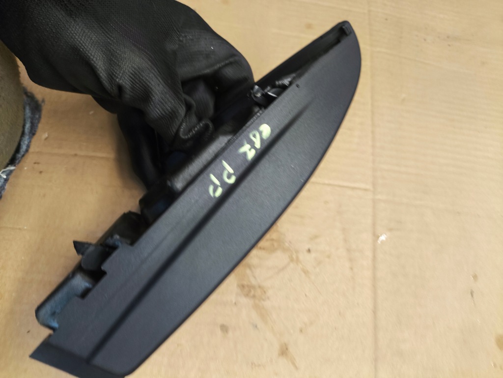 Bmw e87 прокладка пена треугольник зеркало правая защита 7199590 ? в Украине