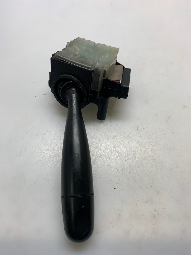 фото №1, Переключатель дворник toyota оригинальный номер 173647