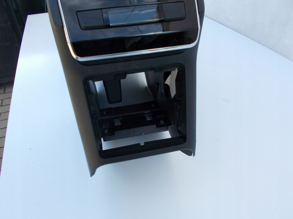 фото №9, Подлокотник туннель зарядное устройство skoda superb iii