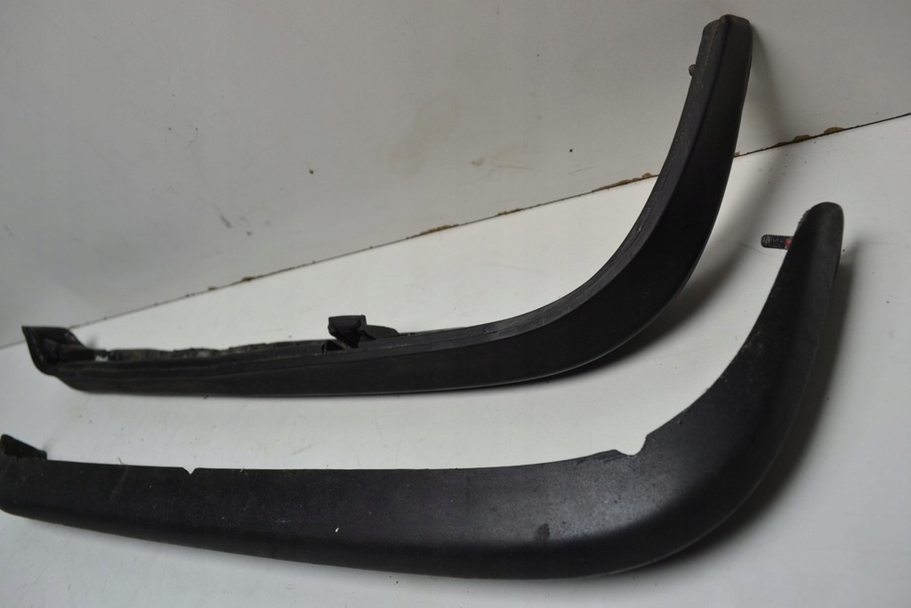 фото №8, Mercedes w123 накладки pod лампы задние чёрные