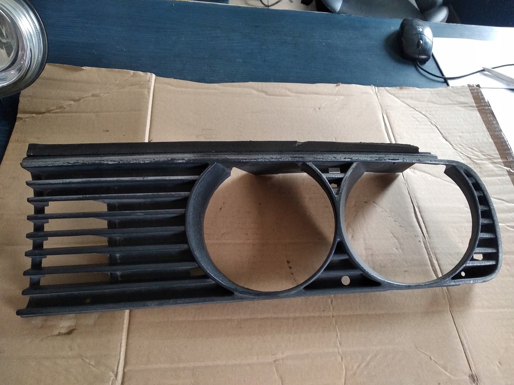 фото №1, Решётка радиатора панель фары l. перед bmw e30 18760910