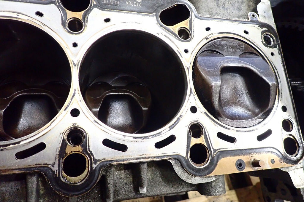 фото №15, Audi a4 b6 двигатель 2.0 fsi блок двигателя awa kompletny 160tyś бензин