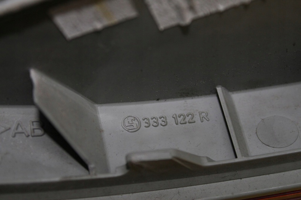 фото №9, Лампа правый задняя vw phaeton 333156r