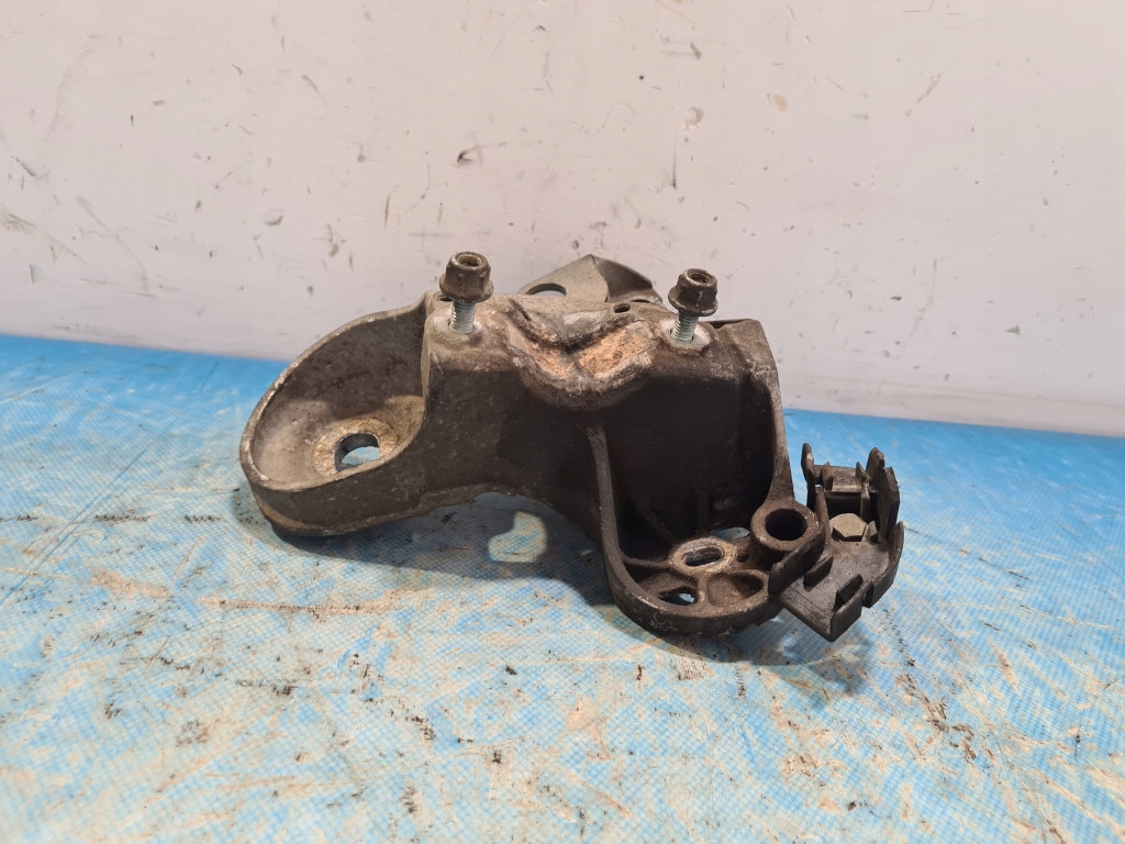 фото №6, Кронштейн двигуна ліва 8e0199351 audi a4 b7 2.0 tdi