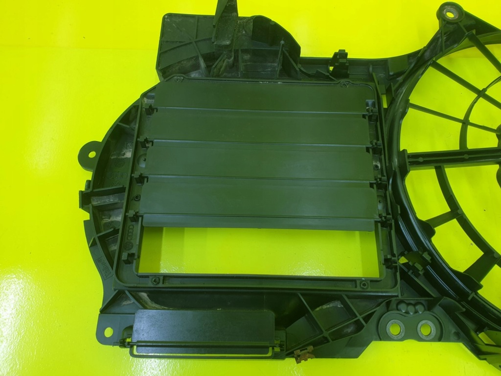 Корпус вентиляторов радиатора audi a6 c6 2.4 2.8 3.2 fsi 4f0121003m с Разборки