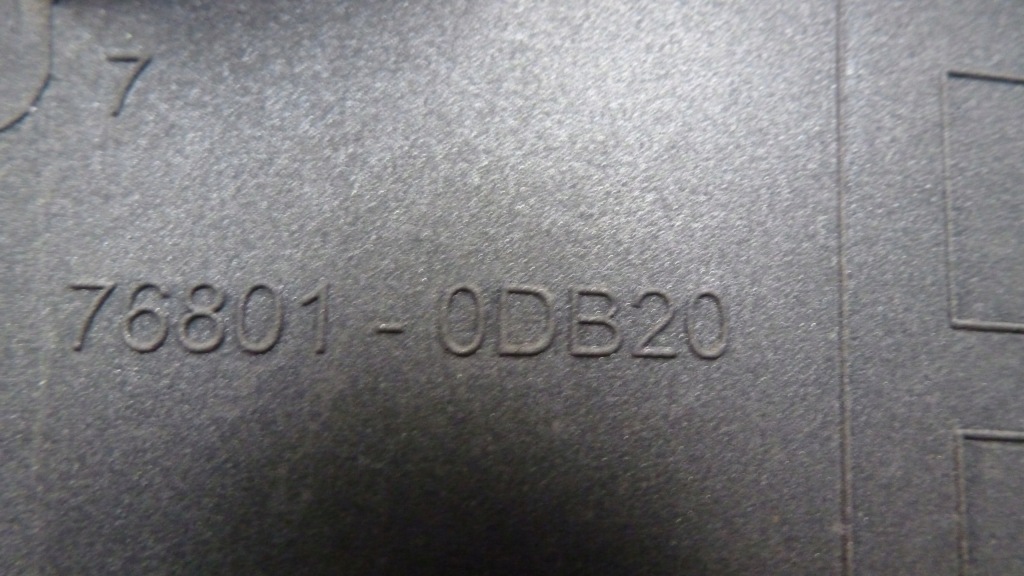 фото №9, Toyota yaris iii накладка крышки задний 76801-0db20