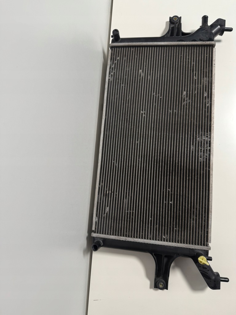 Радіатор інтеркулер toyota hilux viii рестайлінг  tg422136-7200 Зі Шроту