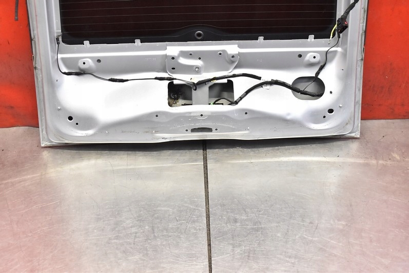 фото №11, Крышка багажника багажника задняя задняя серебристая peugeot 1007 05-09