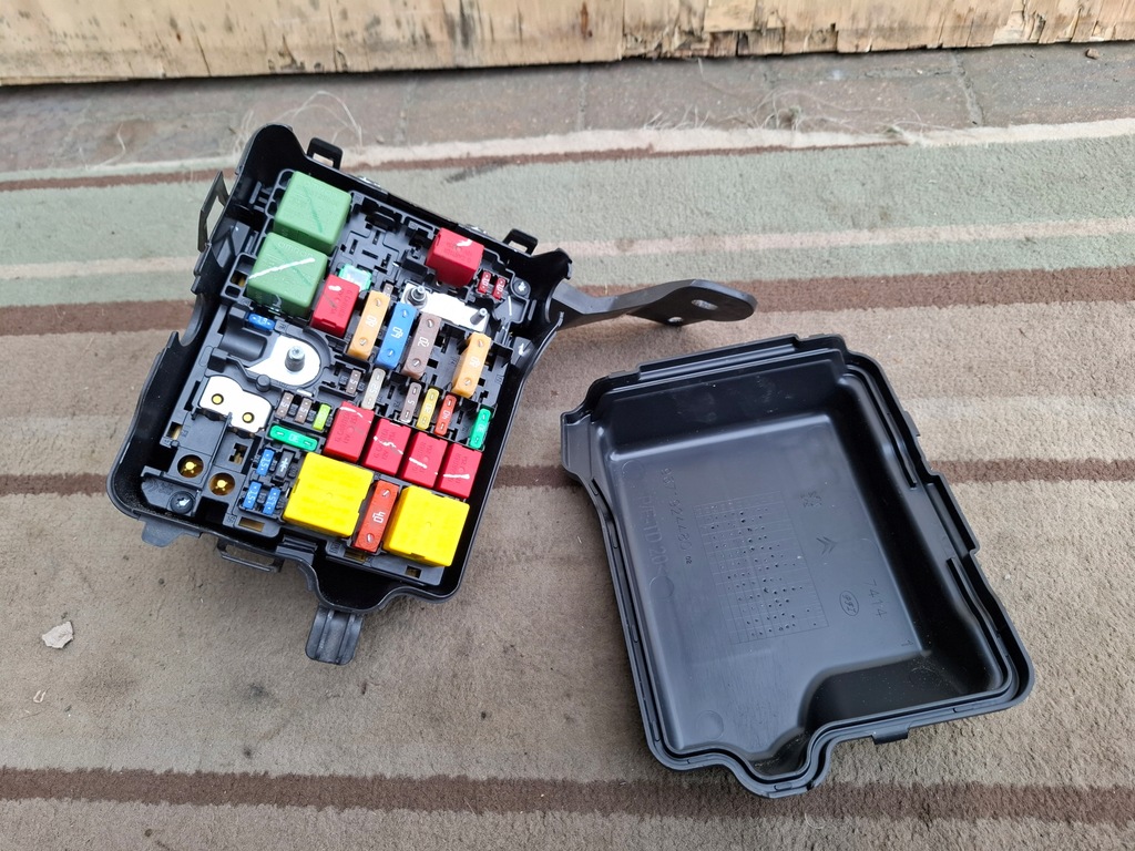 фото №6, Peugeot 2008 i 1.2 корпус коробка корпус запобіжників