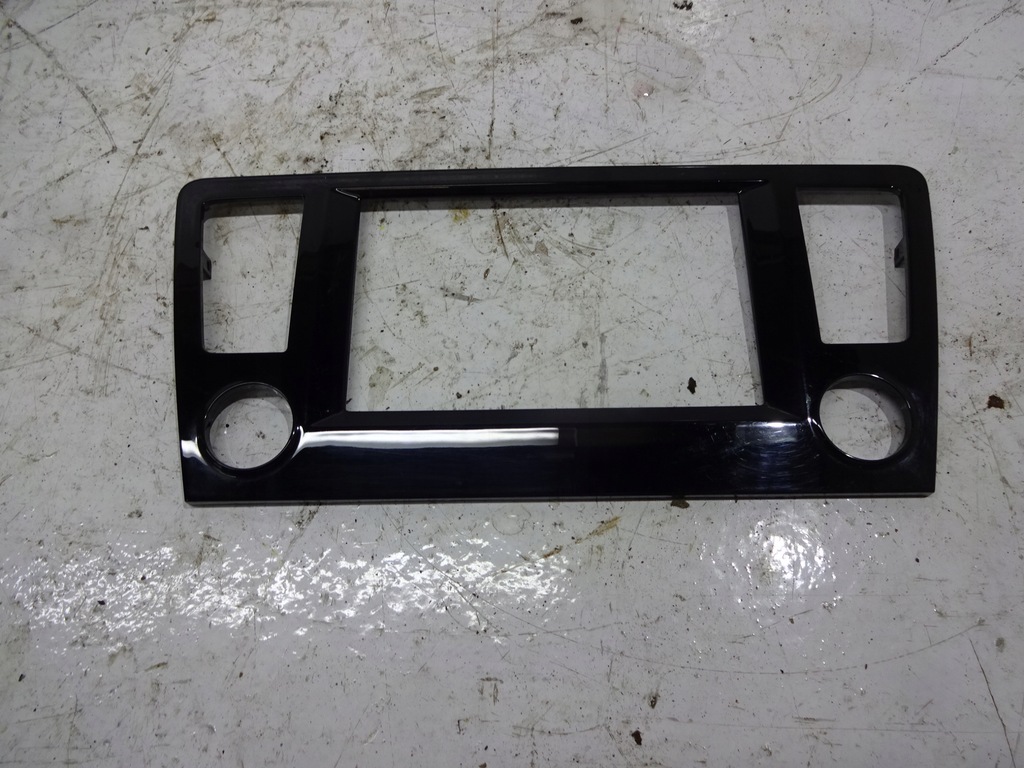 фото №1, Рамка дисплея радио skoda octavia iii 12-