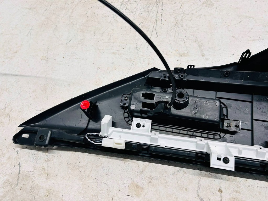 фото №14, Corolla e21 kombi обшивка багажника góra права правий з led