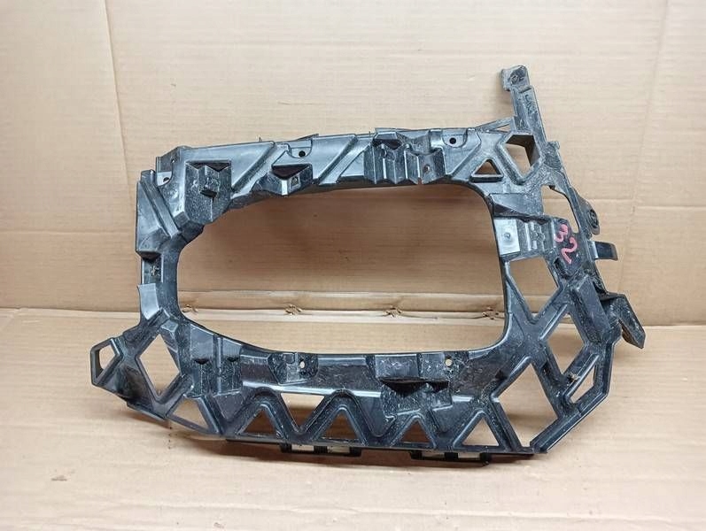 фото №1, M32 vw troc t-roc направляющая кронштейн бампер перед правый 2ga807724c