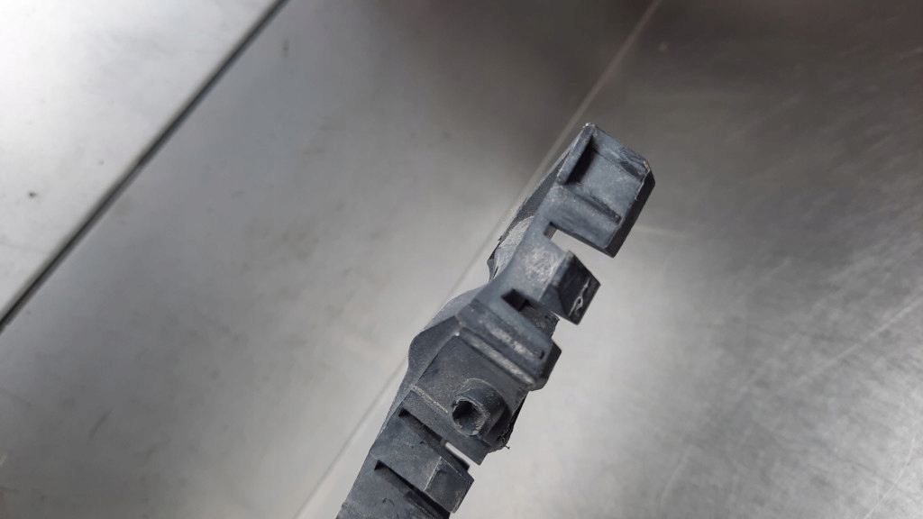 Направляющая бампера задняя задний левый 31265327 volvo v70 iii 2.5t 07r fwd Цена