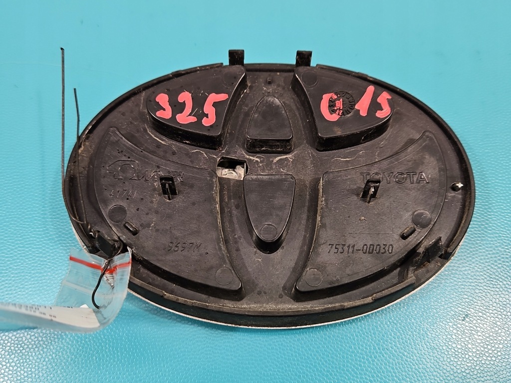 фото №3, Решітка радіатора значок емблема toyota yaris ii