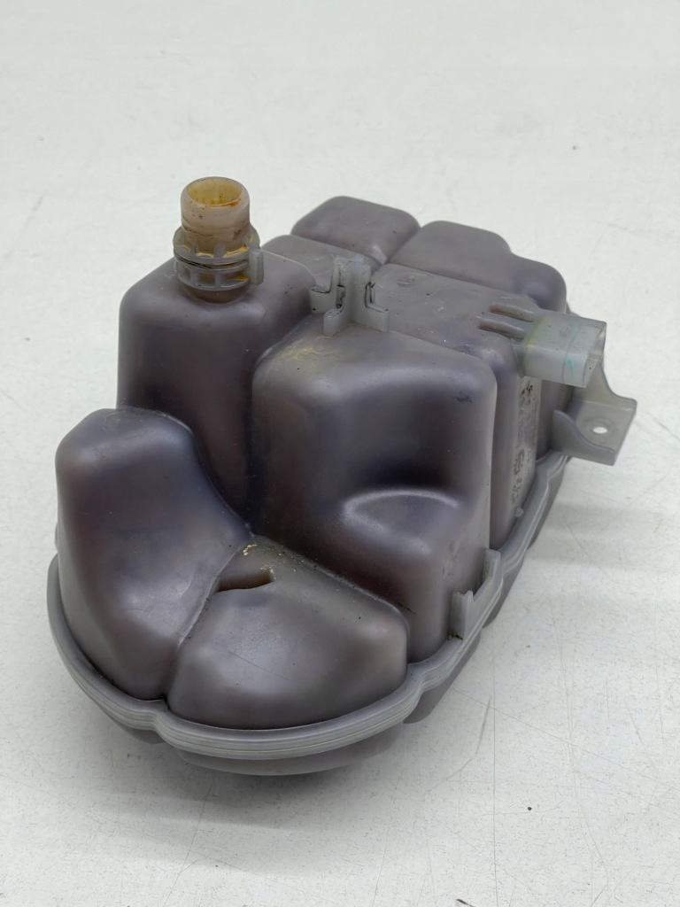 Audi a7 a6 c7 бак бачок розширювальний рідина радіатора Ціна