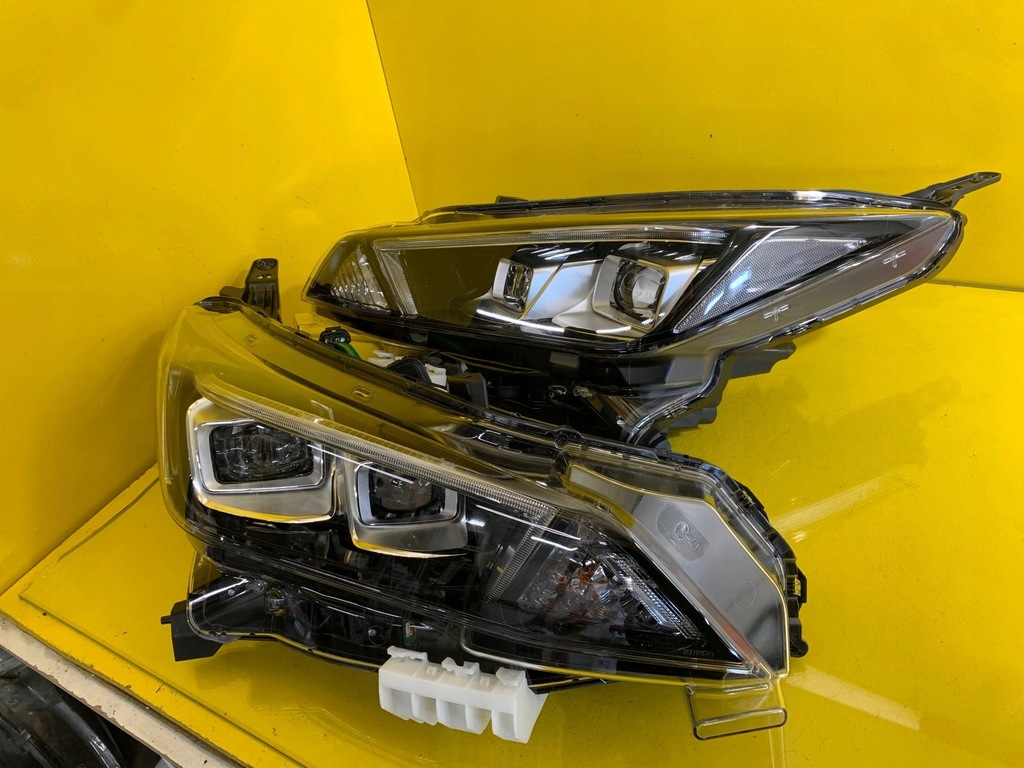 фото №1, Nissan leaf ii ze1 лампы перед full led левая правая комплект