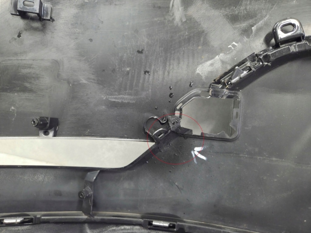 Бампер задний  задний toyota prius v 23- Киев