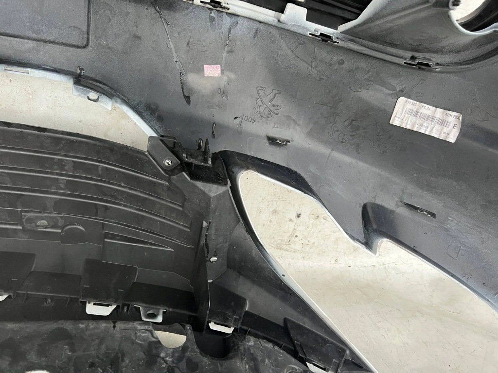 Бампер peugeot 2008 рестайлінг  2016 перед передній решітка радіатора 9814116177 в Україні