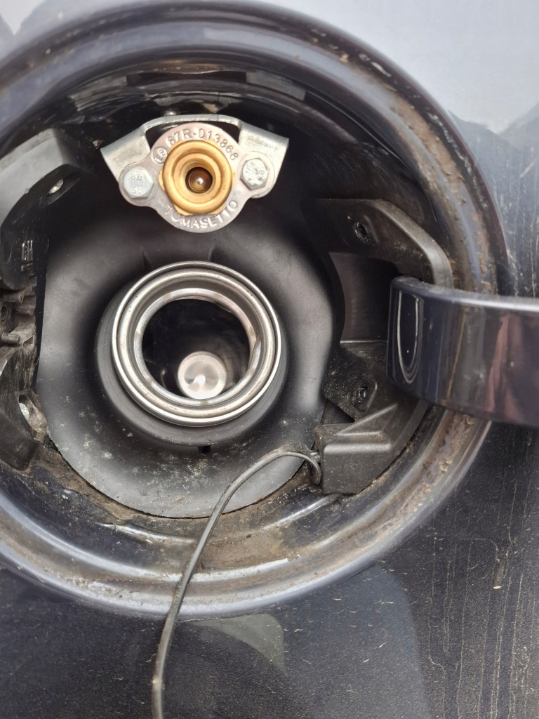 Купити Гумовий елемент заливної пального corsa d 13127046