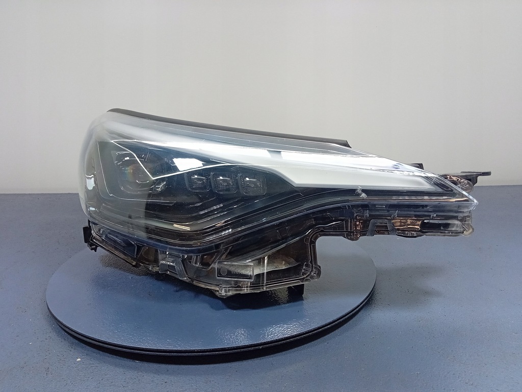 фото №1, Toyota c-hr фара правый full led 81110-yp280