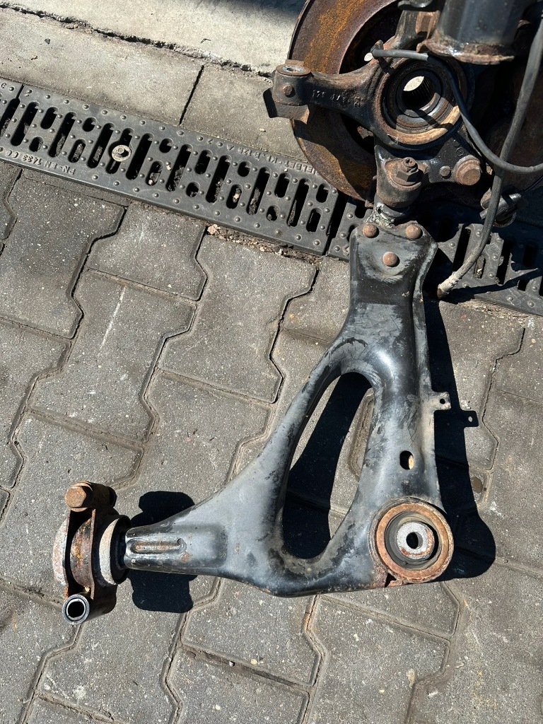 Поворотний кулак лівий перед, ліва, важіль, амортизатор mercedes vito w447 fwd 1.6 Недорого