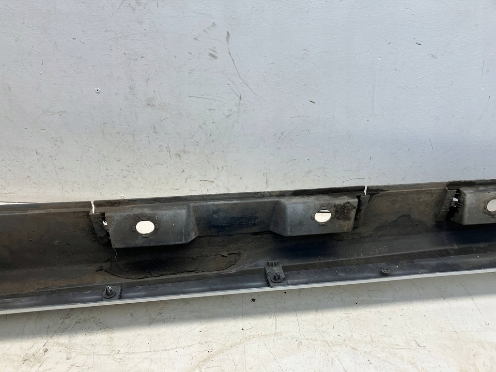 фото №11, Avensis t27 lift t29 поріг захист зовнішня поріг права 040 do фарбування