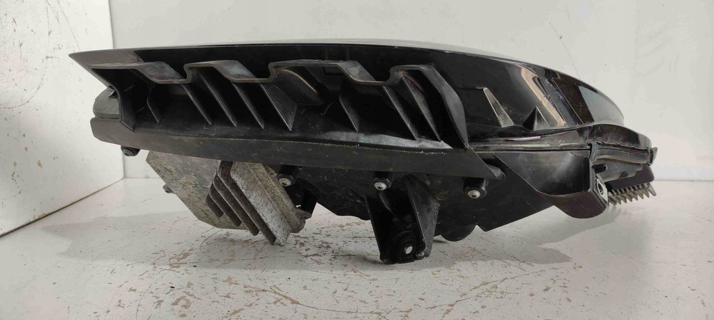 фото №9, Лампа правая передняя tesla 1077371 0.0l дизель 2018