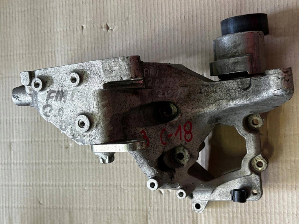 Купить Alfa romeo giulietta 2012 кронштейн генератора