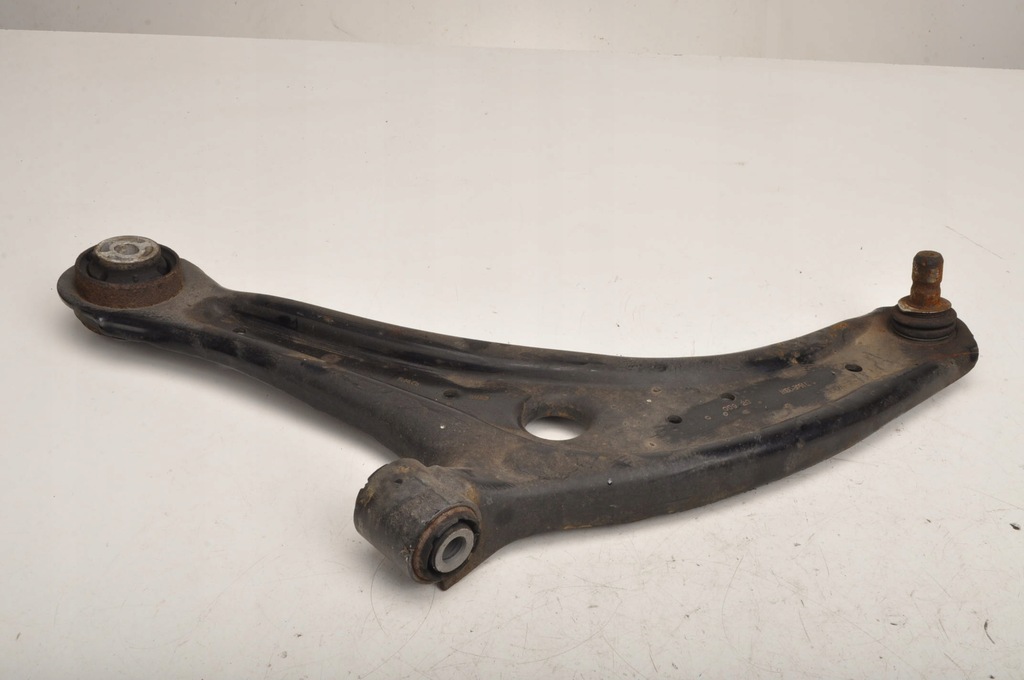 фото №1, Ford fiesta mk8 рычаг левый перед