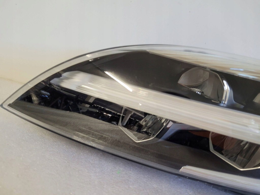 Volvo v40 рестайлинг  фара левая full led система левый 31420443 Недорого