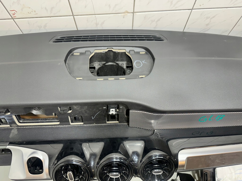 фото №5, Mercedes glb 247 консоль приборная панель ремни оригинал подушка t.h