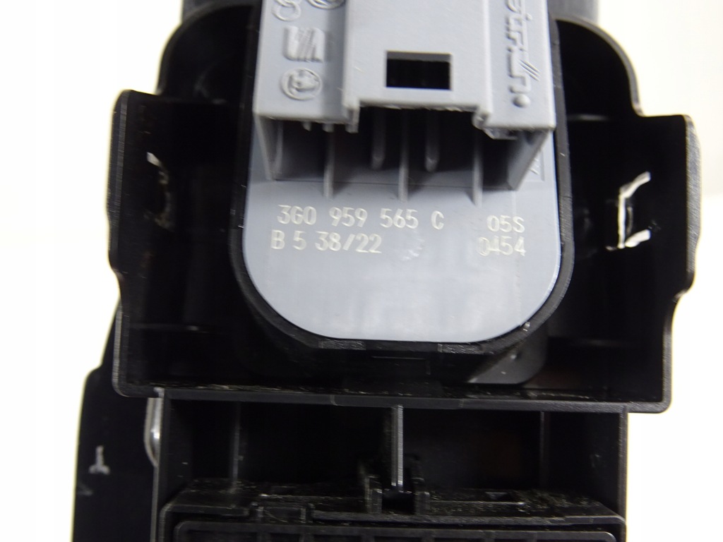 фото №10, Vw taigo переключатель окон левый перед 2ga867255m 5g0959857e 3g0959565b