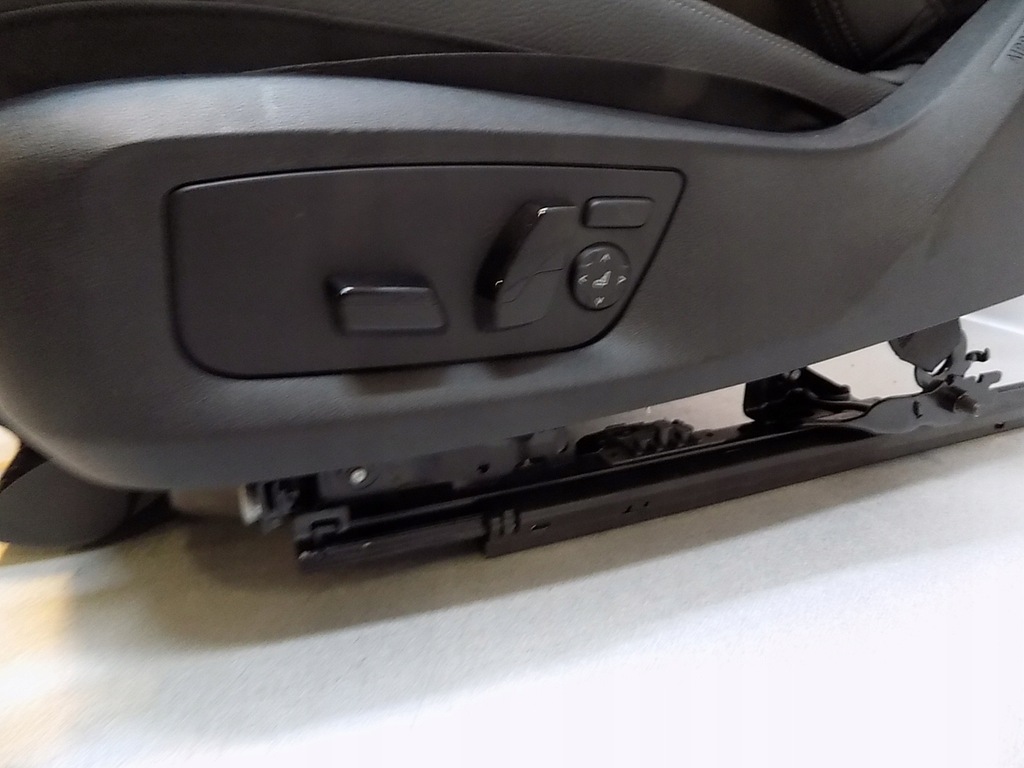 фото №5, Bmw 6 g32 обивка сиденья обшивки туннель