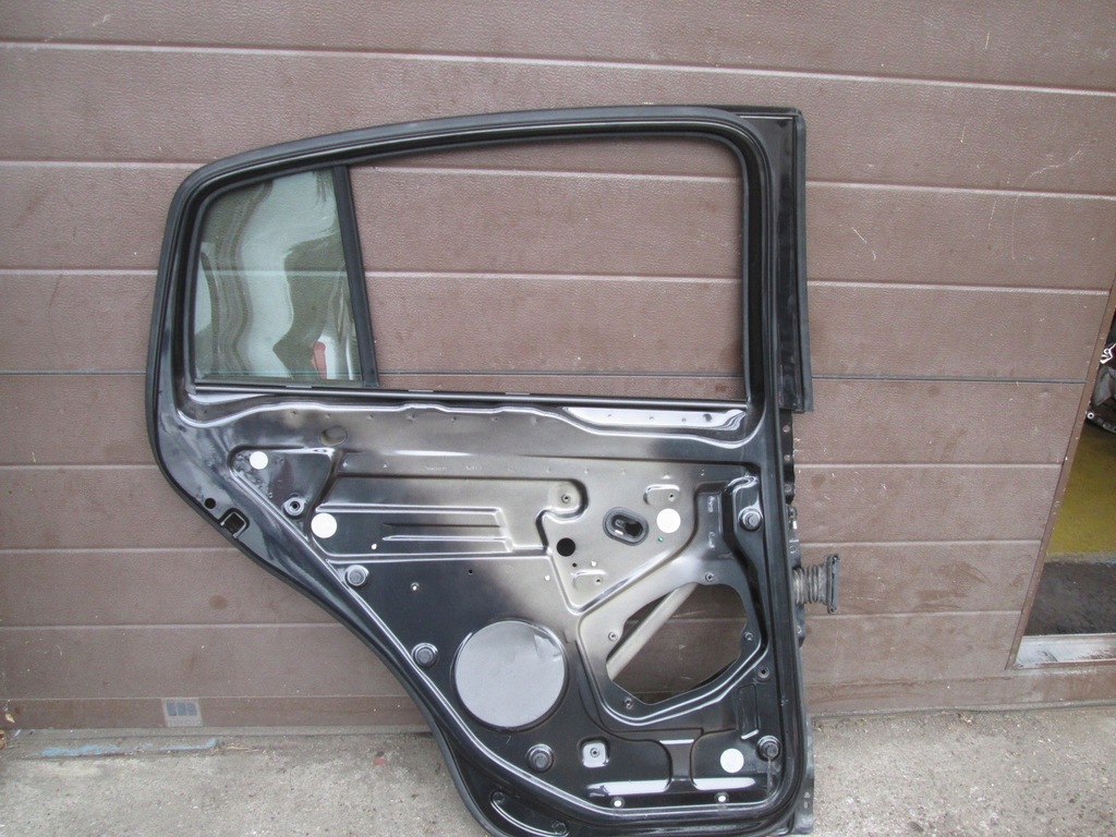 фото №3, Рама левая дверь левая задняя рамка vw golf v + plus 5m0