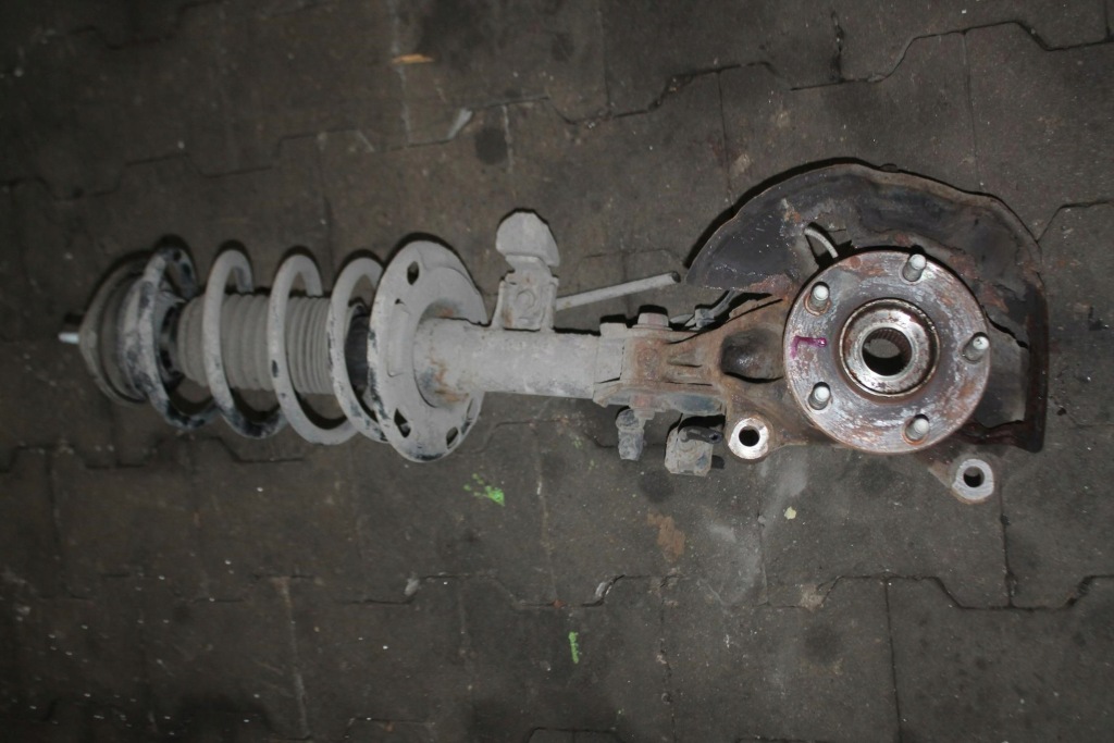 фото №1, Амортизационная стойка поворотный кулак левый перед mazda 6 gj 2.2 d