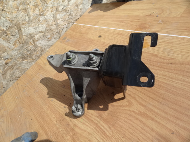 фото №1, Dacia logan ii 2014 0,9 tce кронштейн подушка коробки