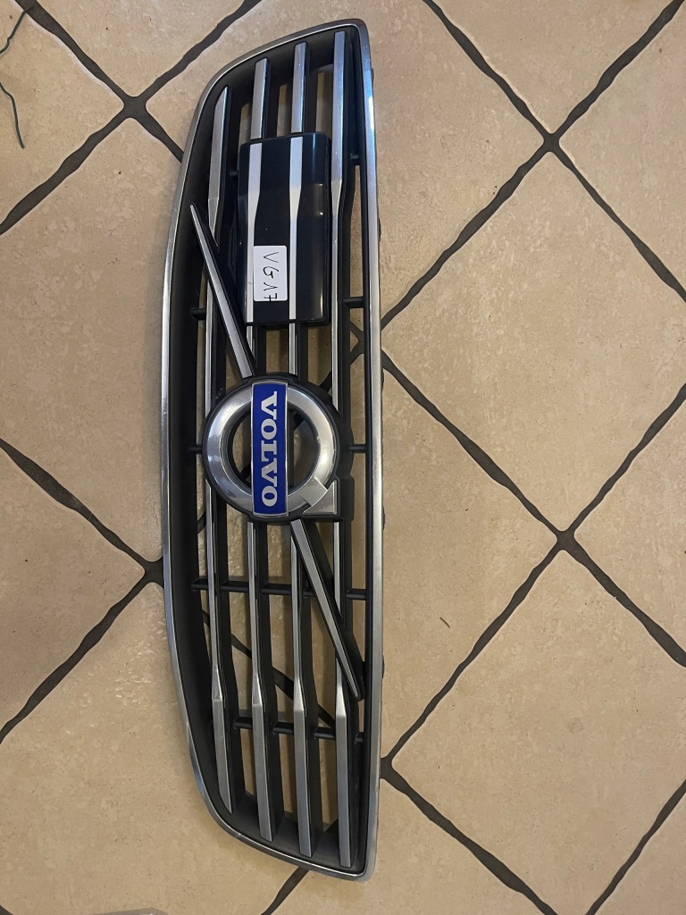 фото №1, Volvo v70 s80 12- решётка радиатора решётка радиатора оригинал