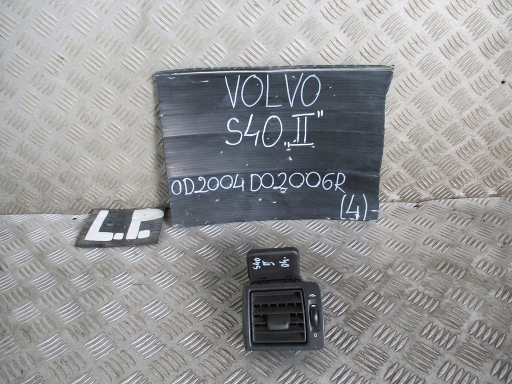 фото №1, Решётка обдув левый перед 30715098 volvo v50 s40 04-10 r.