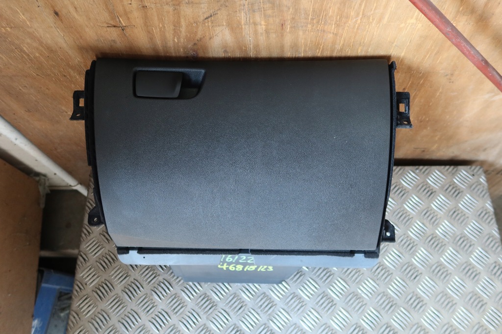 фото №1, Бардачок пасажира megane iv 685000238r