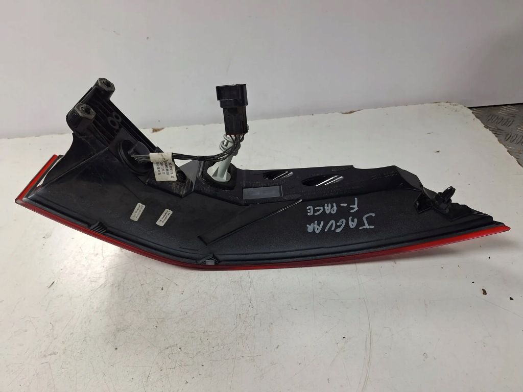 Фара задний  левая led j9c3-13405-cb jaguar e-pace 17- Недорого