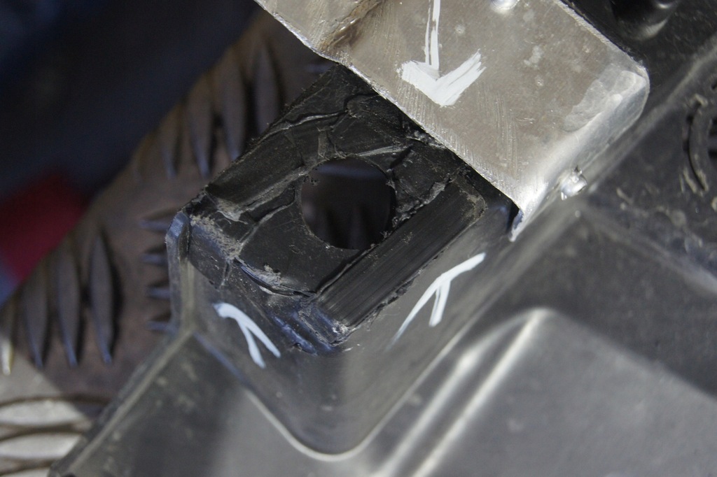 фото №9, Усилитель верхний бампера перед peugeot 308 t9