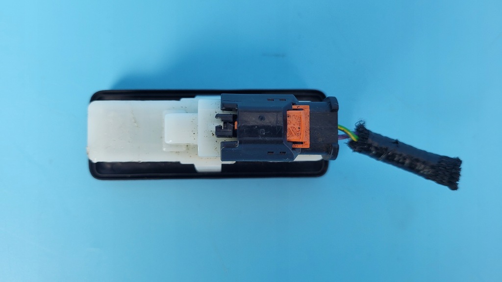 фото №6, Peugeot 308 iii p5 21r ручка микровыключатель крышки багажника 9820395580