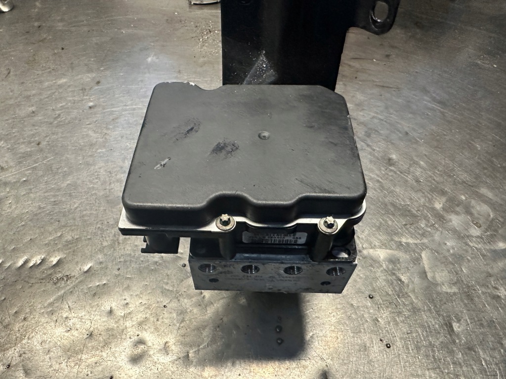 фото №1, Mitsubishi оригінальний номер mn116165 насос abs colt vi smart