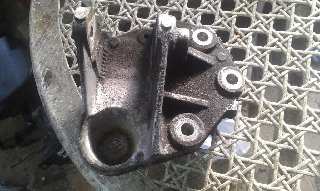 фото №1, Peugeot 407 - кронштейн двигателя 9647646380