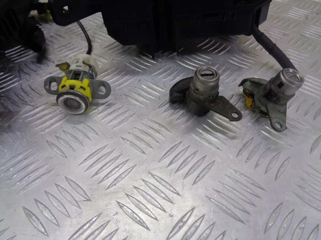 фото №14, Бортовой компьютер набор иммобилайзер запуск bcm hyundai coupe 2 ii 2001- 2.0 16v 39105-23370