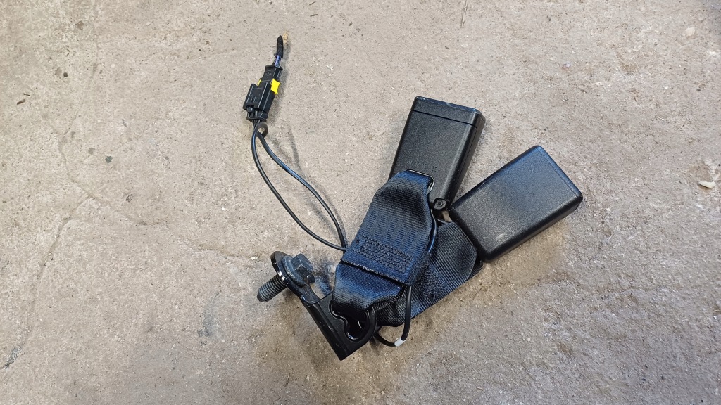 фото №1, Opel crossland клипса кронштейн поперечина 14017aeu36