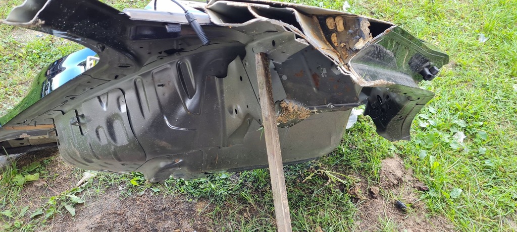 фото №12, Q3 83a крила обшивка правий права задня чверть хетчбек ly9t